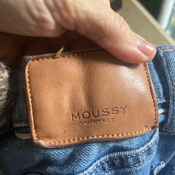 MOUSSY VINTAGE "Hammond" jeans in light wash distressed denim . - Picture 8 of 12